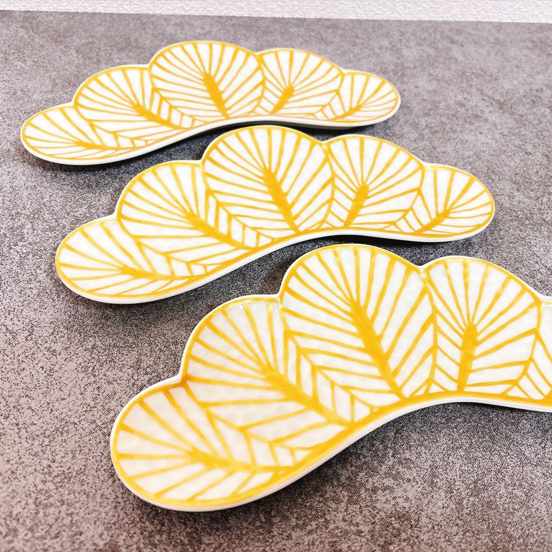 有田焼　幸楽窯　錦金松葉形前菜皿　白金　3点セット