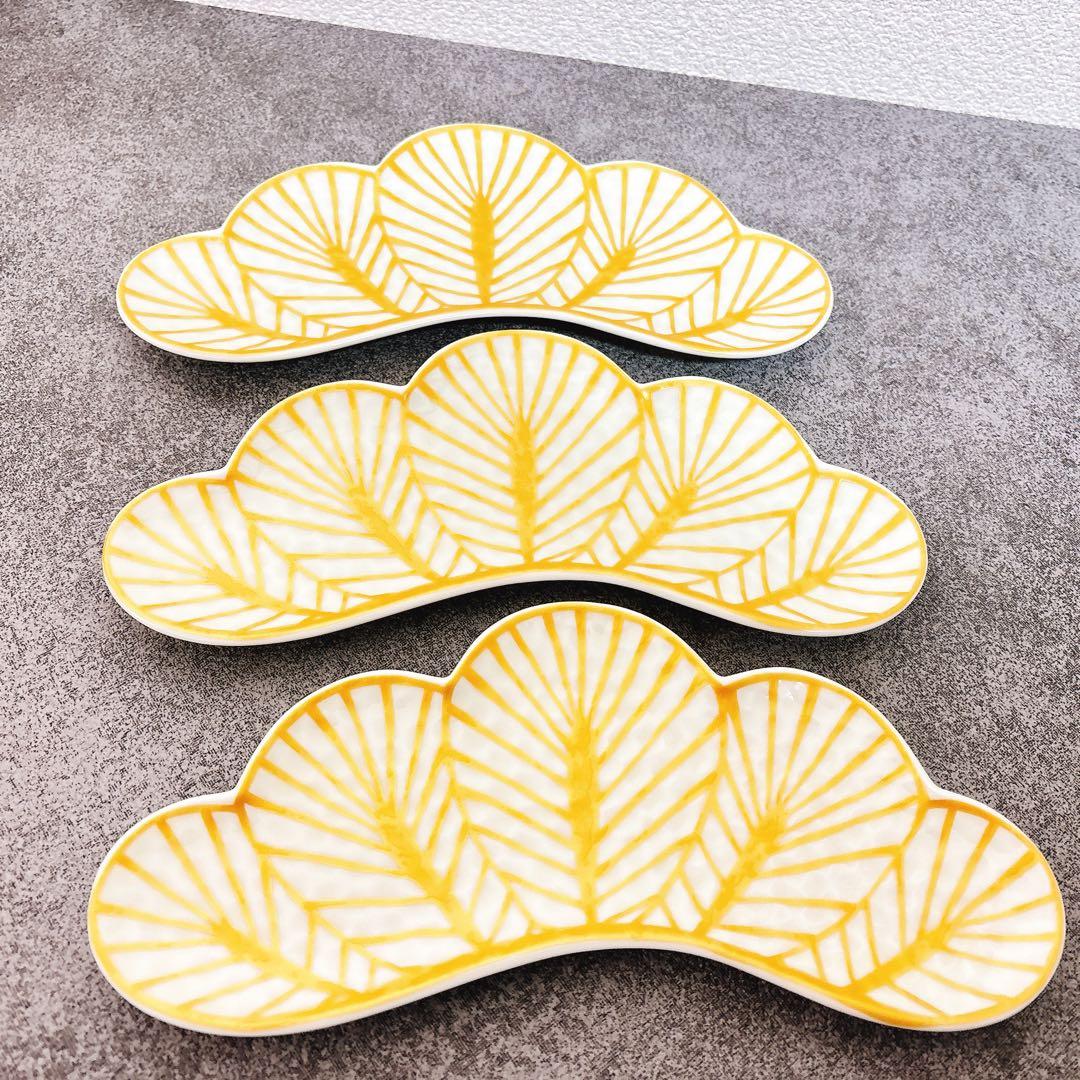 有田焼　幸楽窯　錦金松葉形前菜皿　白金　3点セット