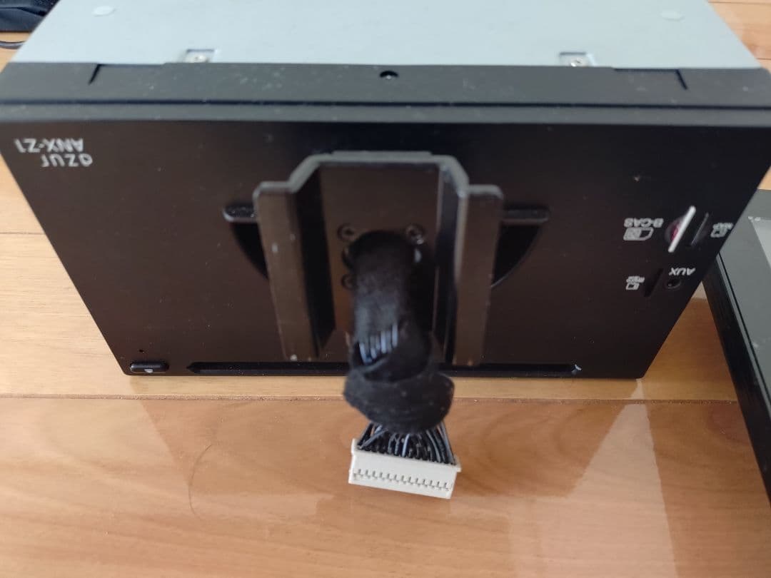 azur ANX-Z1 フローティングカーナビ