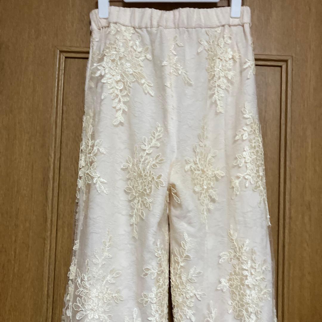グレースコンチネンタルダイヤグラムのレース刺繍クリーム色ガチョウパンツ
