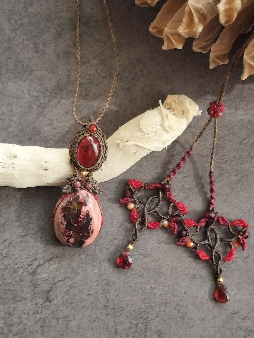カンテラオパール&ガーネット マクラメネックレス　❁優しい森と赤❁