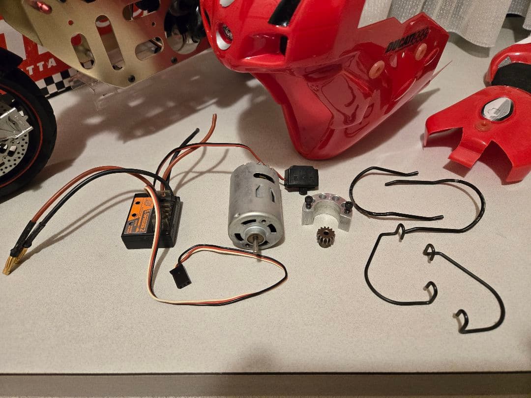 サンダータイガー Ducati 999R ラジコンバイク 1/5 電動オートバイ