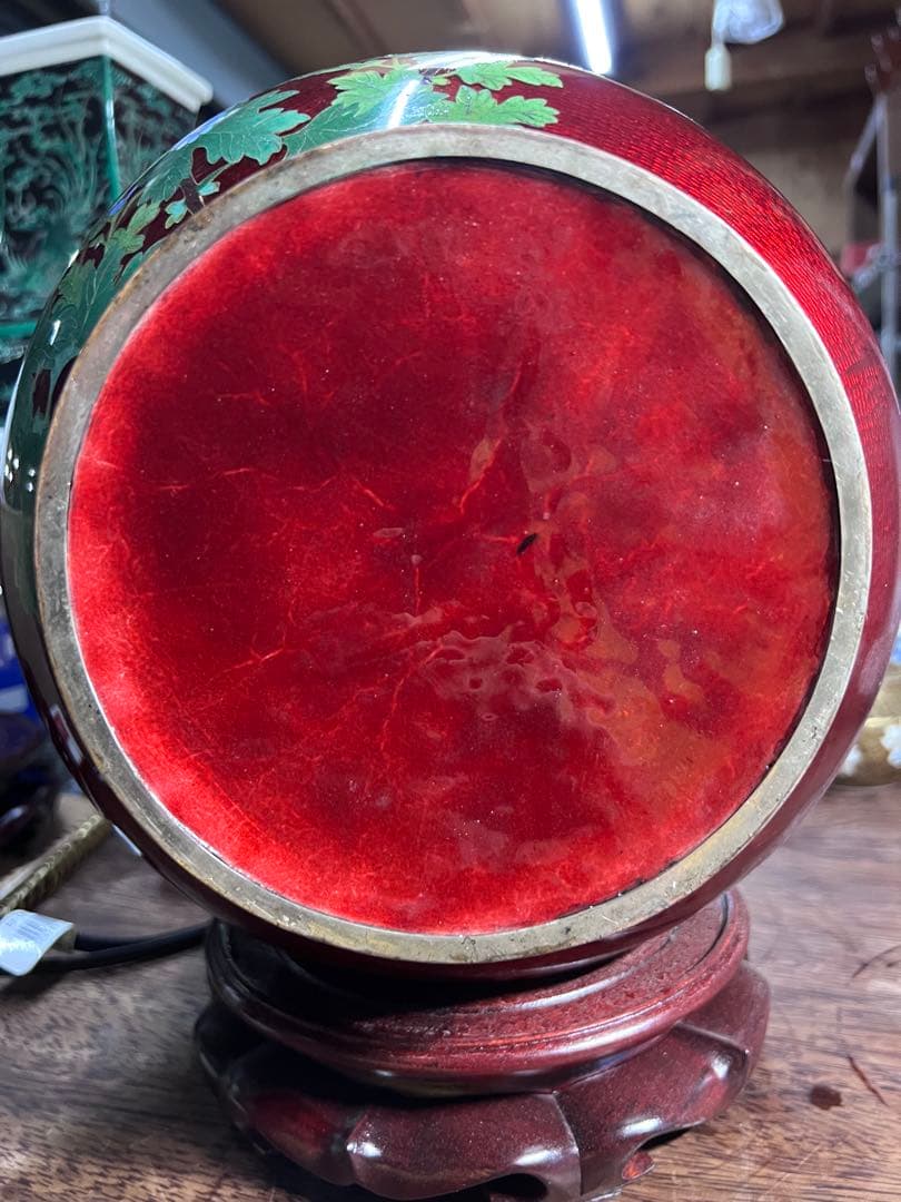 明治～大正期　安藤七宝製　銀線七宝　菊文銀線花瓶　細密植線　銀張赤透　台付き