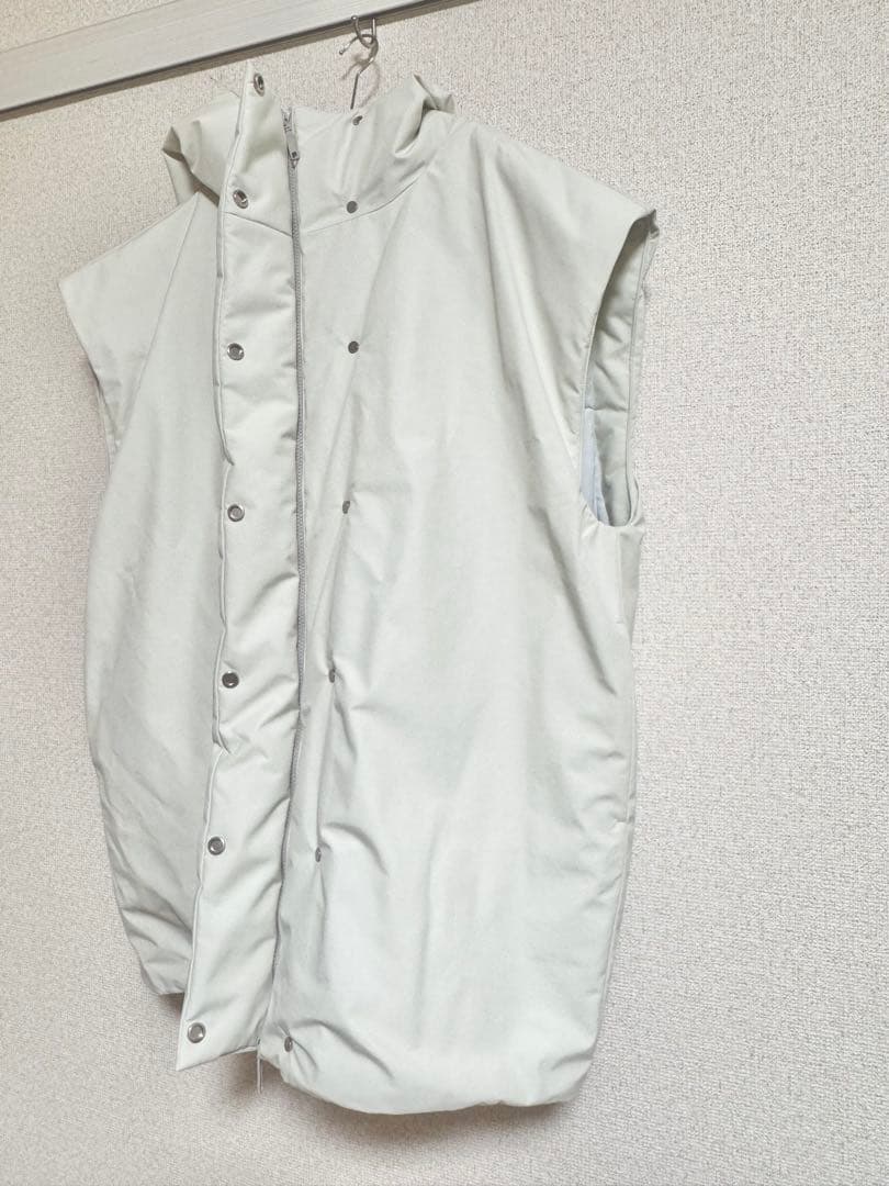 【美品】argueフード付きダウンベスト