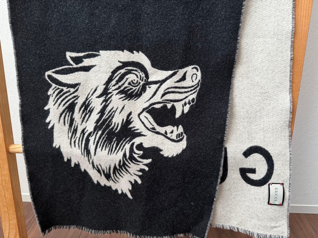 GUCCI ウルフデザイン マフラー