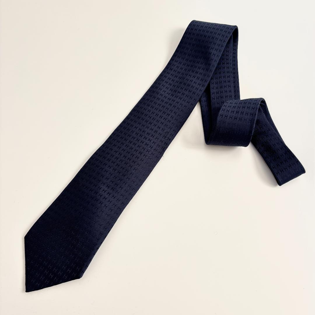 【超人気・美品】エルメス/ネクタイ/ファソネH柄/シルク/濃紺/大剣幅7.7㎝
