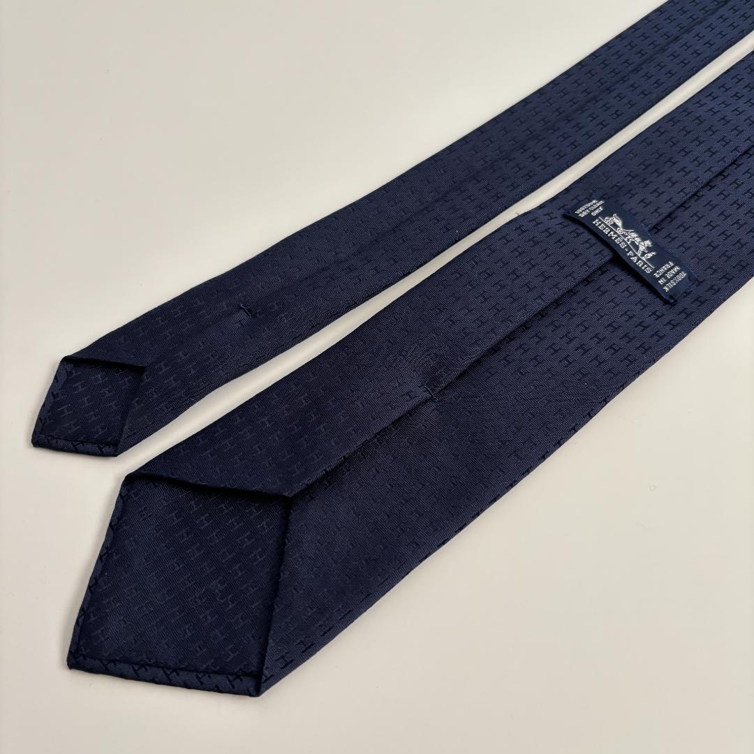 【超人気・美品】エルメス/ネクタイ/ファソネH柄/シルク/濃紺/大剣幅7.7㎝
