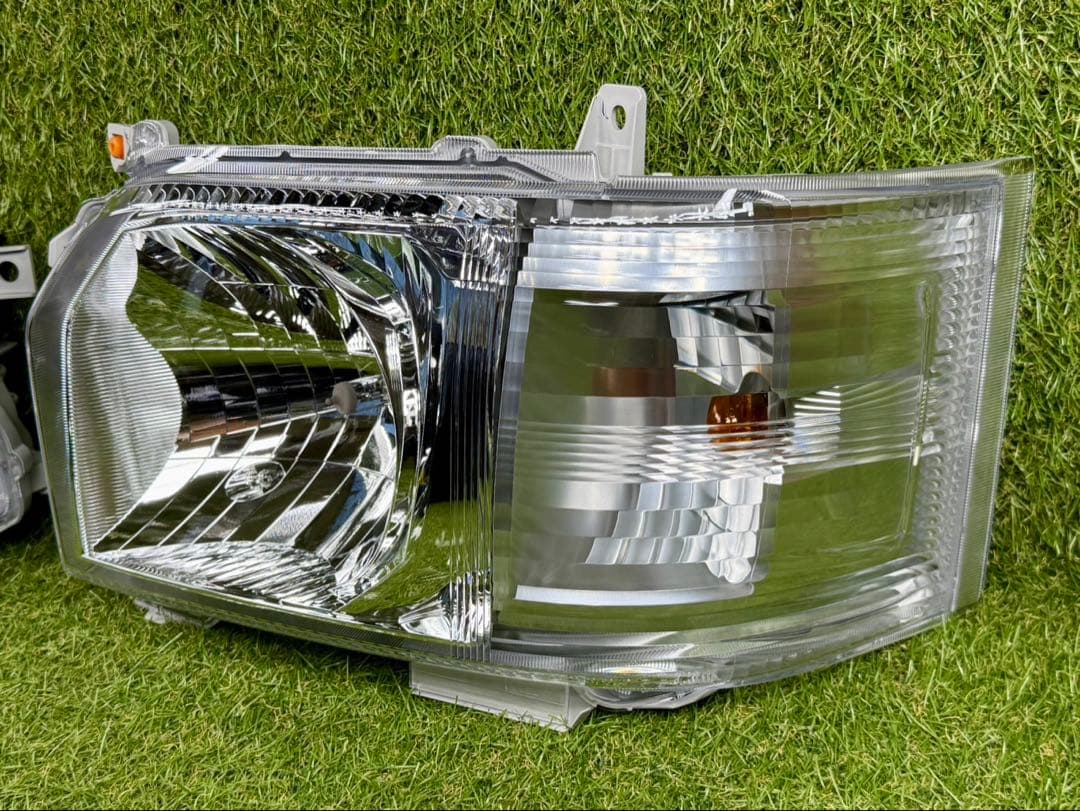 【M】 純正 ハイエース 標準・ナロー 4〜8型 ヘッドライト 左右セット