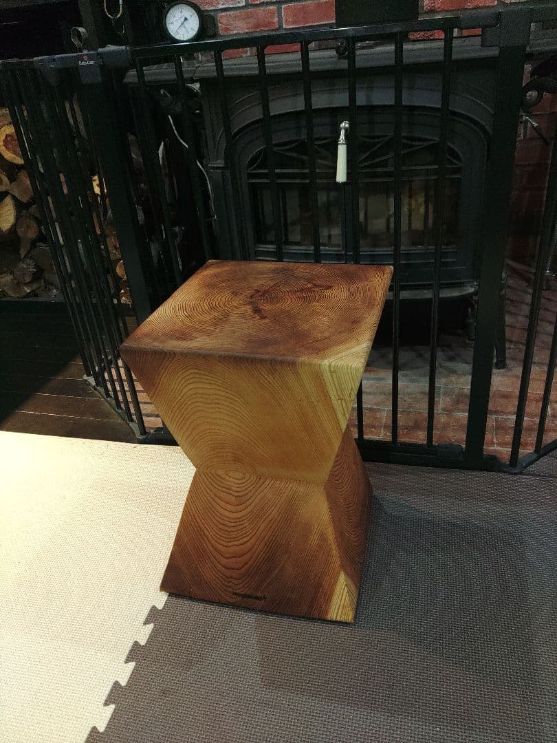 杉のスツール　インテリア