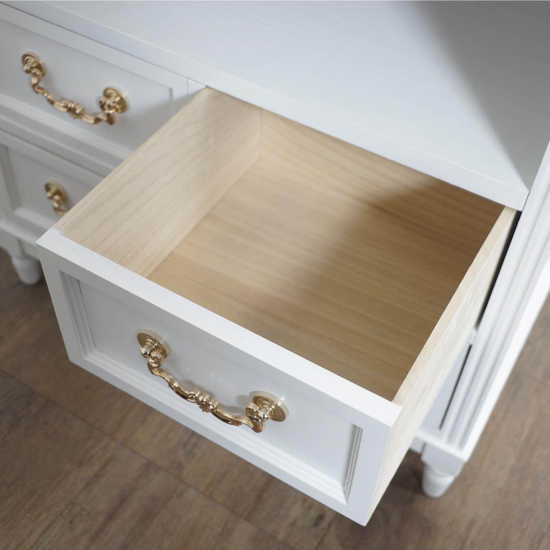 キャビネット　アンティーク金取っ手　収納　チェスト　棚あり