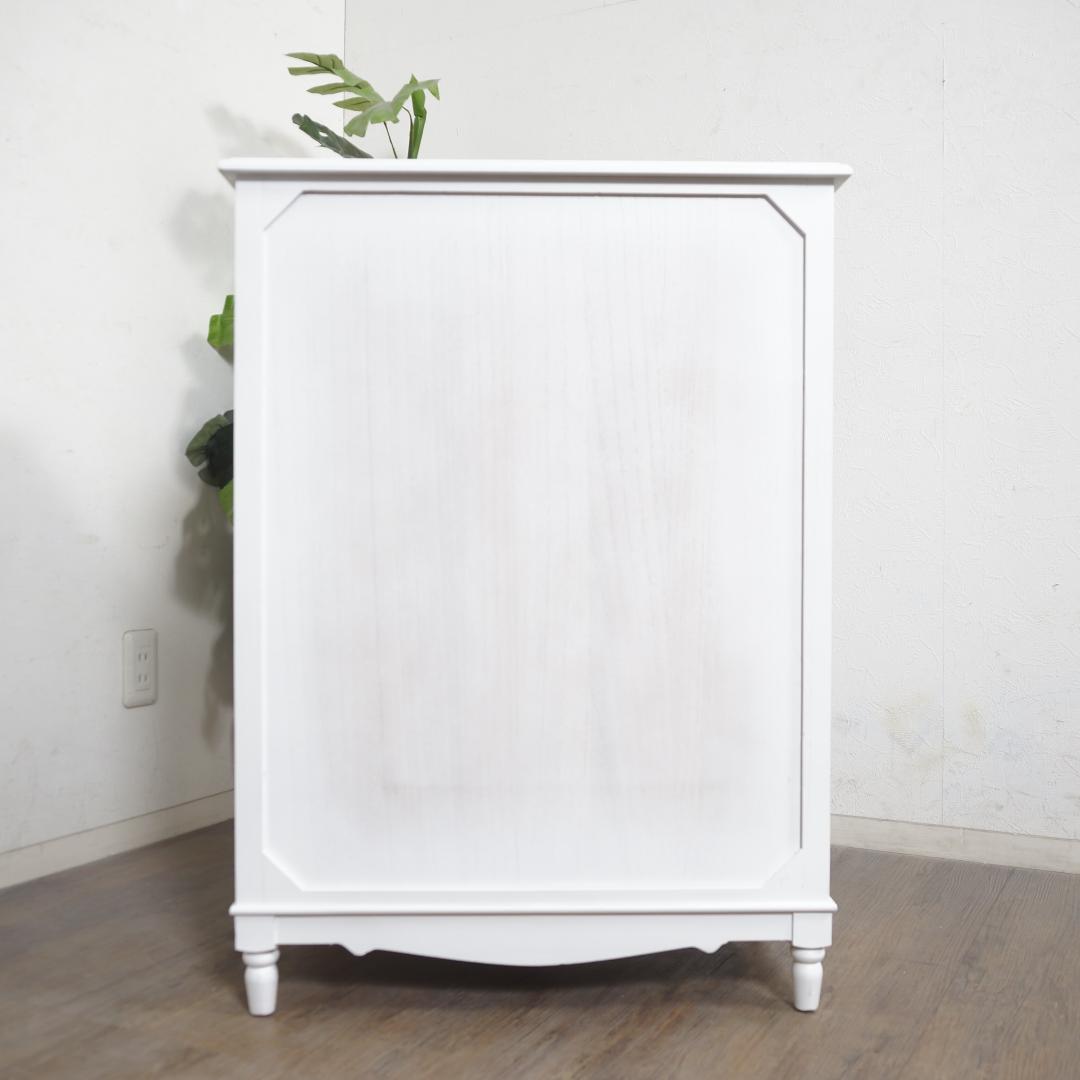 キャビネット　アンティーク金取っ手　収納　チェスト　棚あり