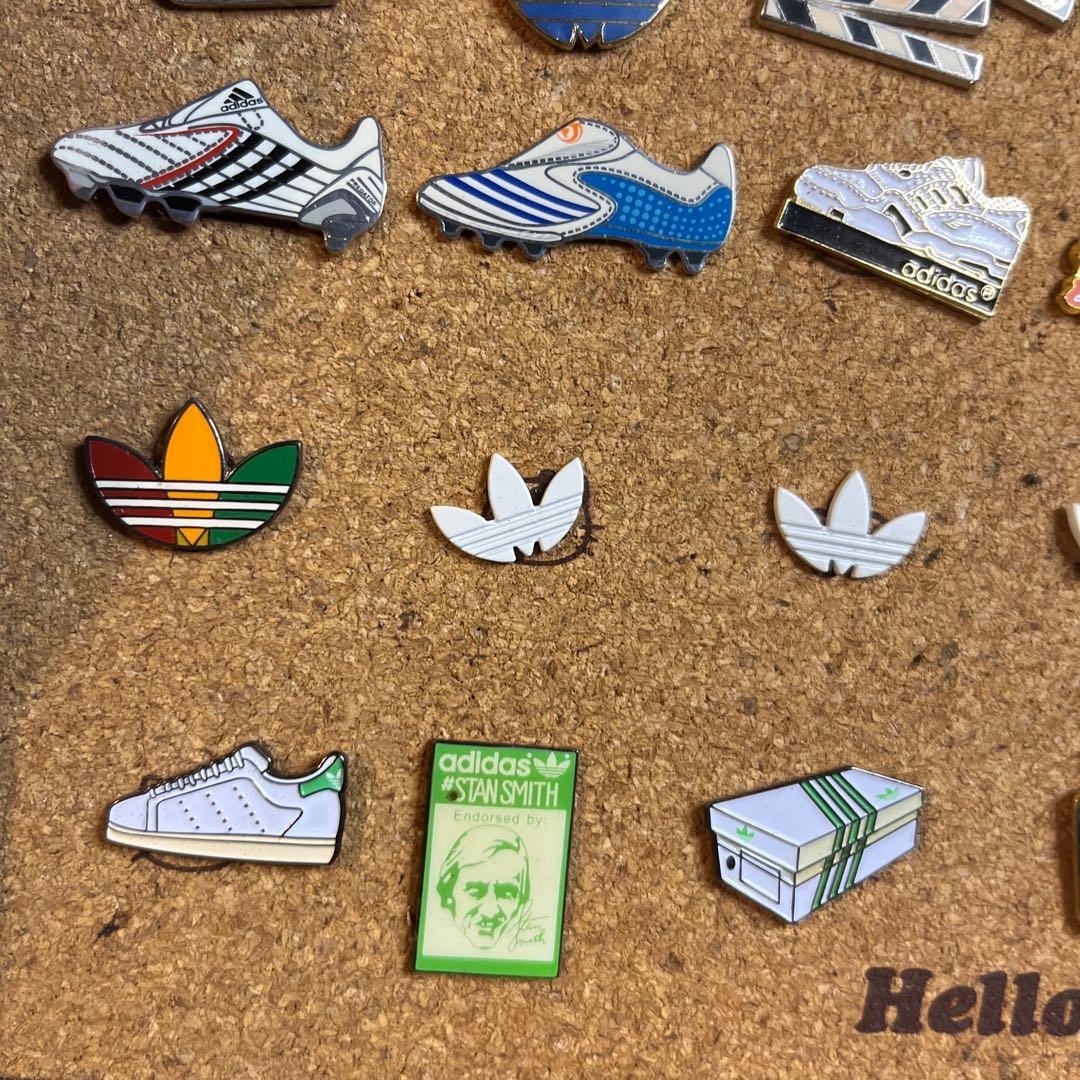 old adidas  ヴィンテージ　ピンバッジ  35個セット