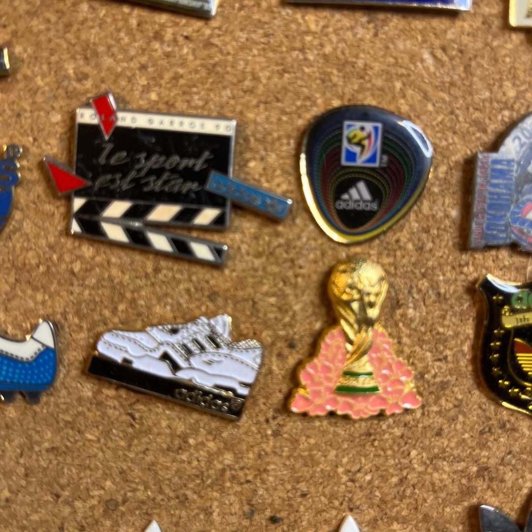 old adidas  ヴィンテージ　ピンバッジ  35個セット