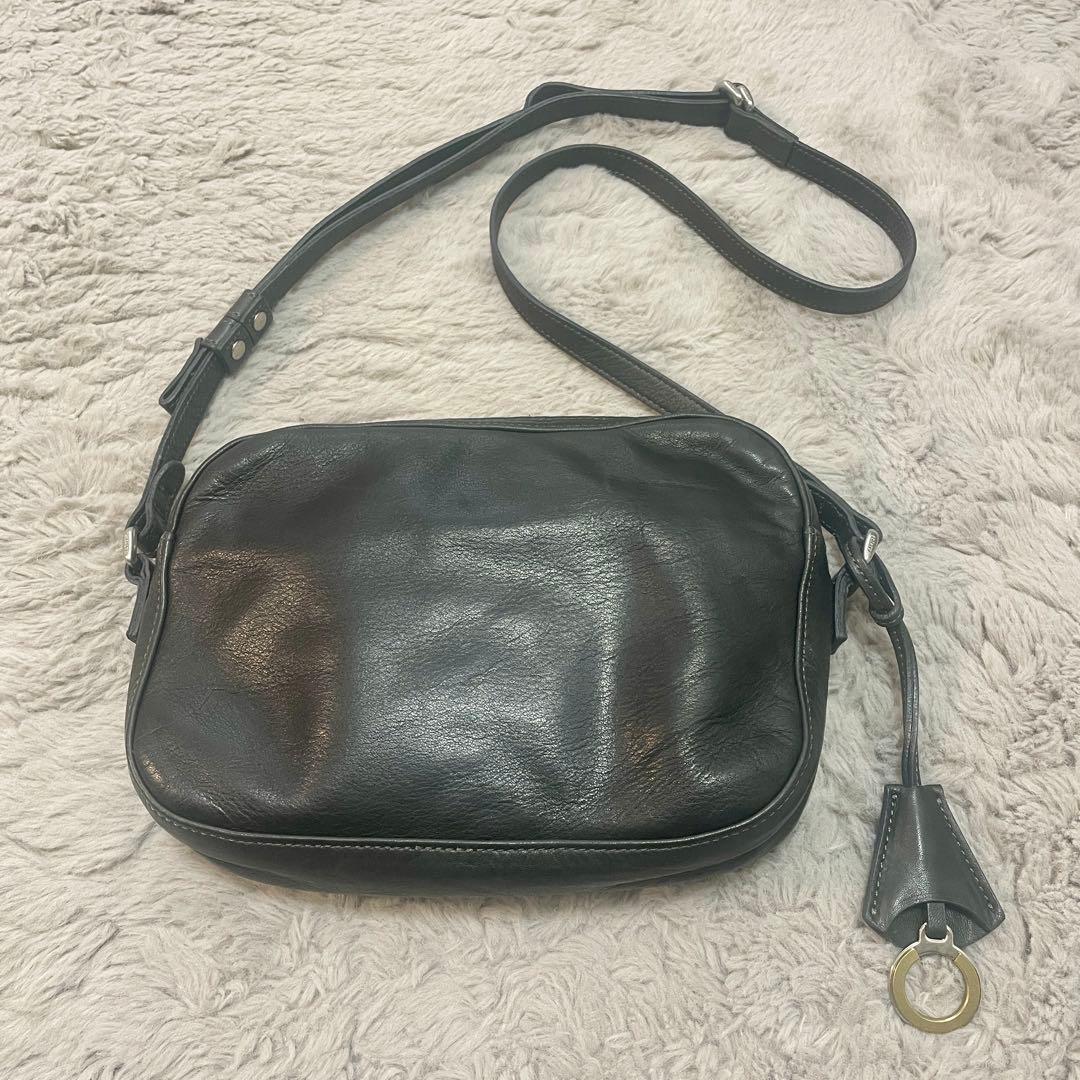 【チカ】アニアリ ショルダー バッグ ブラック 本革 斜めがけ 軽量