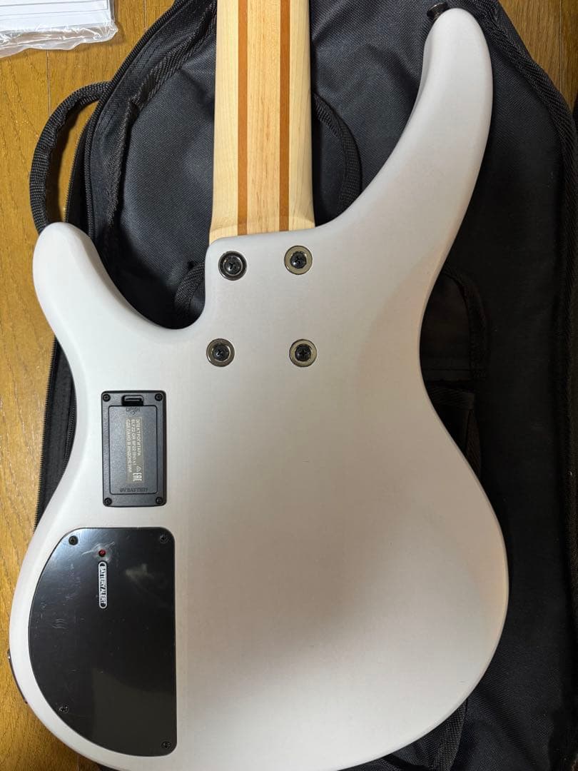 Yamaha エレキベース ホワイト 5弦 trbx505