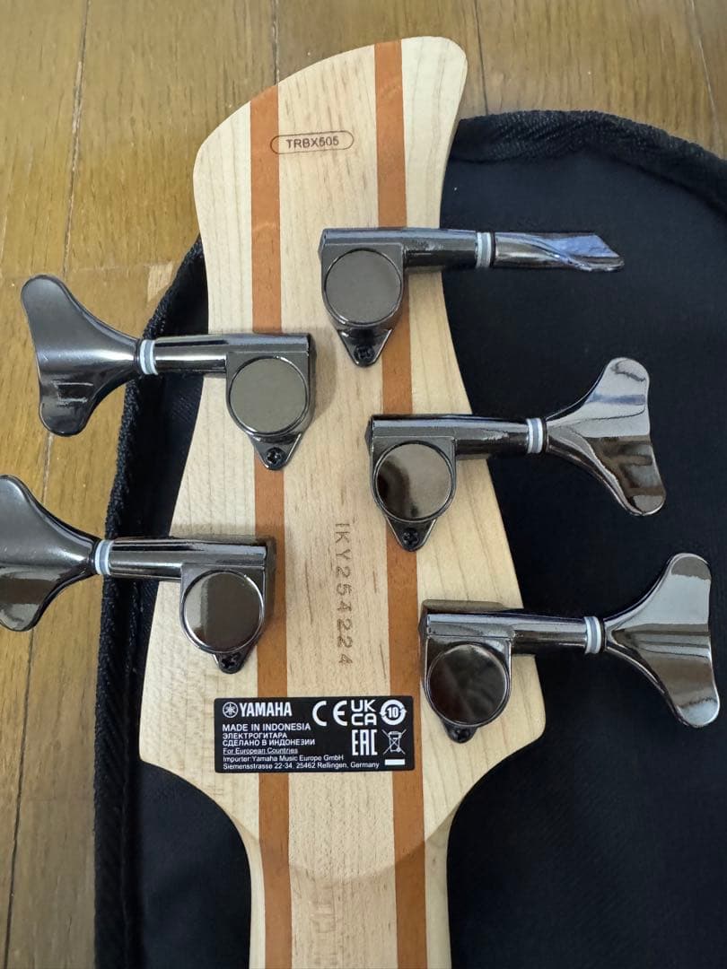 Yamaha エレキベース ホワイト 5弦 trbx505
