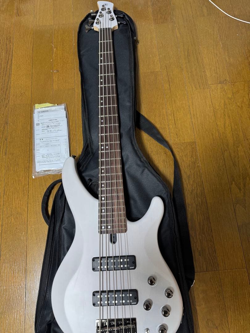 Yamaha エレキベース ホワイト 5弦 trbx505