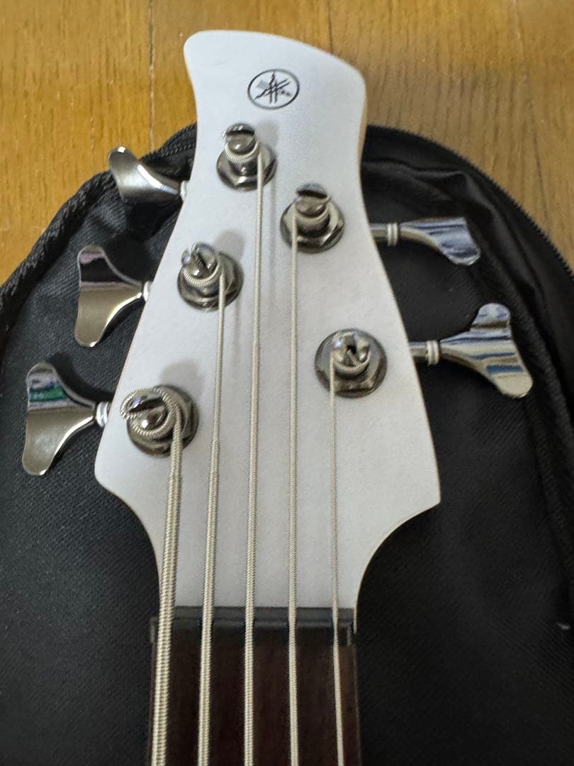 Yamaha エレキベース ホワイト 5弦 trbx505