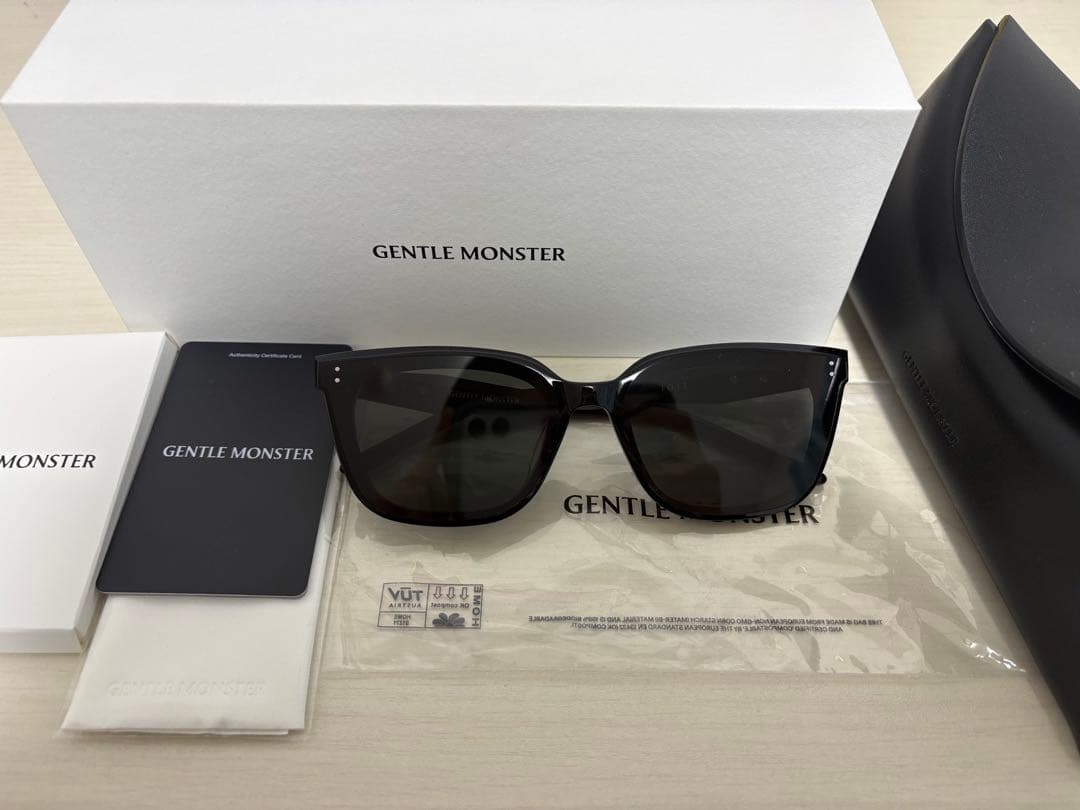 【おまけ付き】GENTLE MONSTER ブラック サングラス