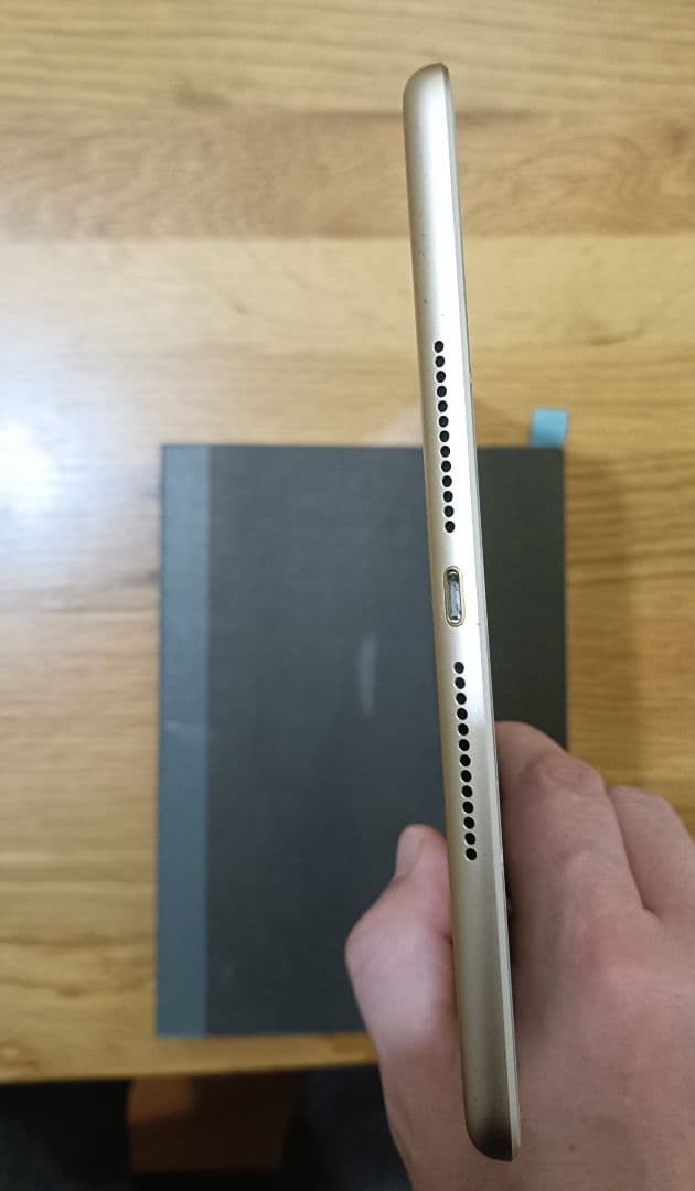 apple iPad（第5世代）　Wi-Fi + Cellular 32GB