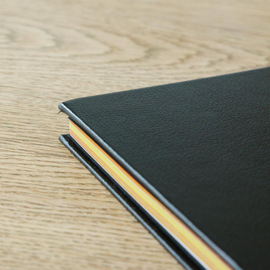 アート・デザイン・音楽 Erwin Wurm: One Minute Sculptures