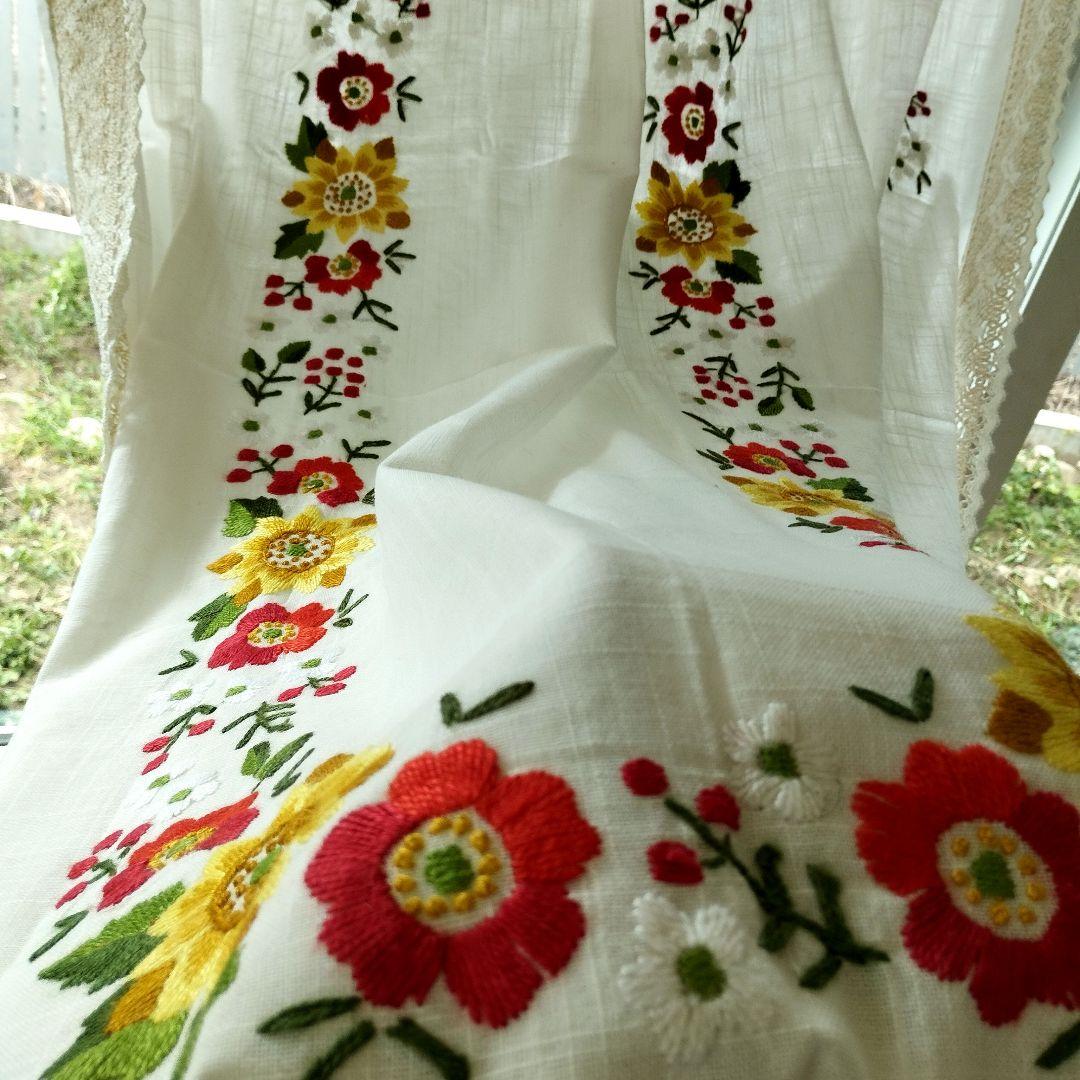 ひまわり　カロチャ手刺繍　混紡リネン　大判　テーブルクロス　145×215