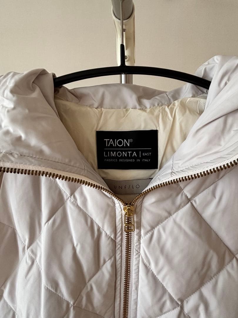 UNFILO/TAIONコラボ　フード付き ロング丈 キルティングベスト