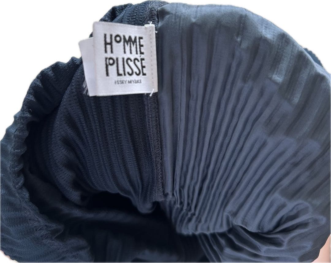 HOMME PLISSE ダークブルー ストライプ ショートパンツ