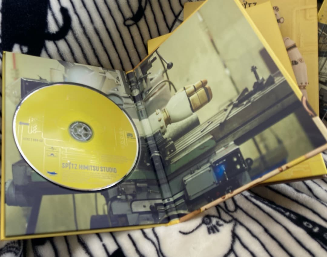 スピッツ『ひみつスタジオ』デラックスエディション盤2CD+1Blu-ray専用箱