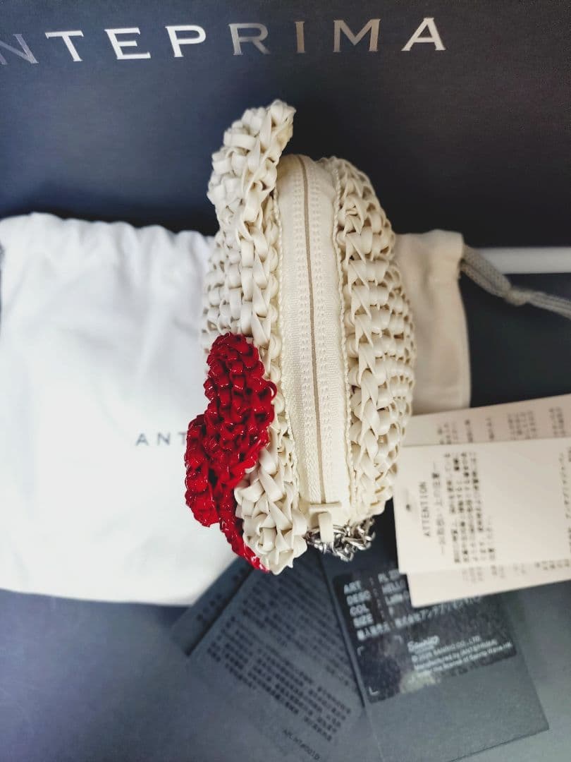 ANTEPRIMA ハローキティ チャームポーチホワイト未使用タグ付き