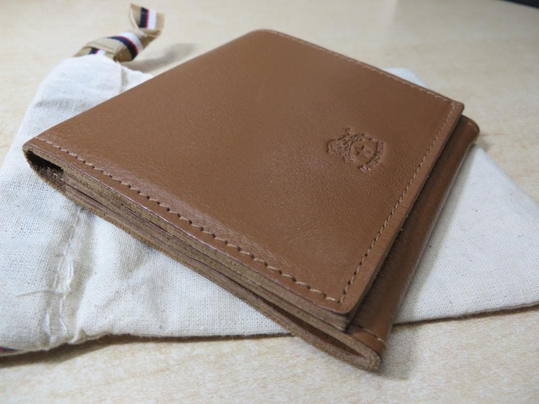 新作IL BISONTEイルビゾンテ スクエア二つ折り財布　未使用同様