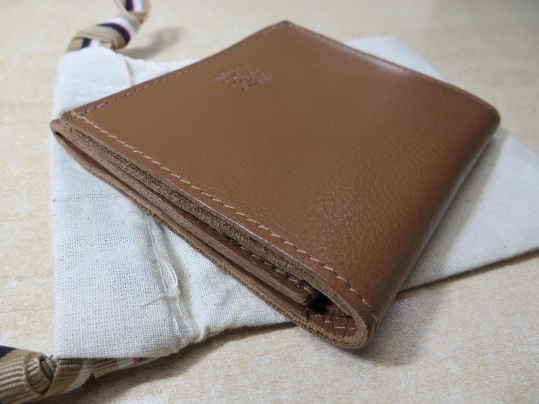 新作IL BISONTEイルビゾンテ スクエア二つ折り財布　未使用同様