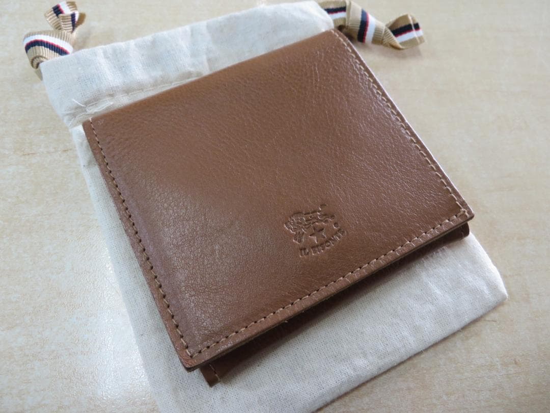 新作IL BISONTEイルビゾンテ スクエア二つ折り財布　未使用同様