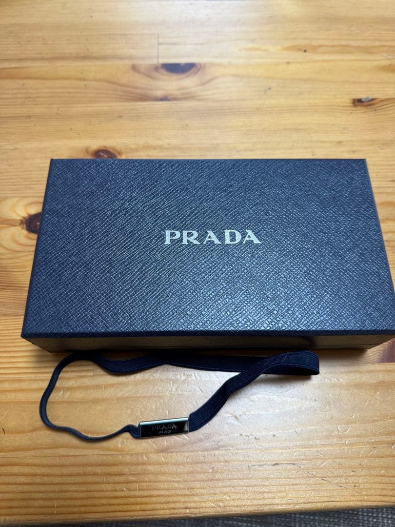 にゅんさん⭐︎PRADA ソフトルックスレザー 長財布　ダークブラウン