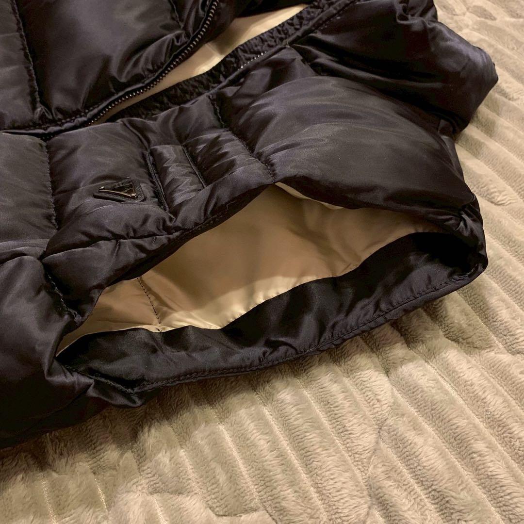 美品 プラダ ダウンベスト 三角ロゴ サフィアーノ トライアングル 40 L 黒