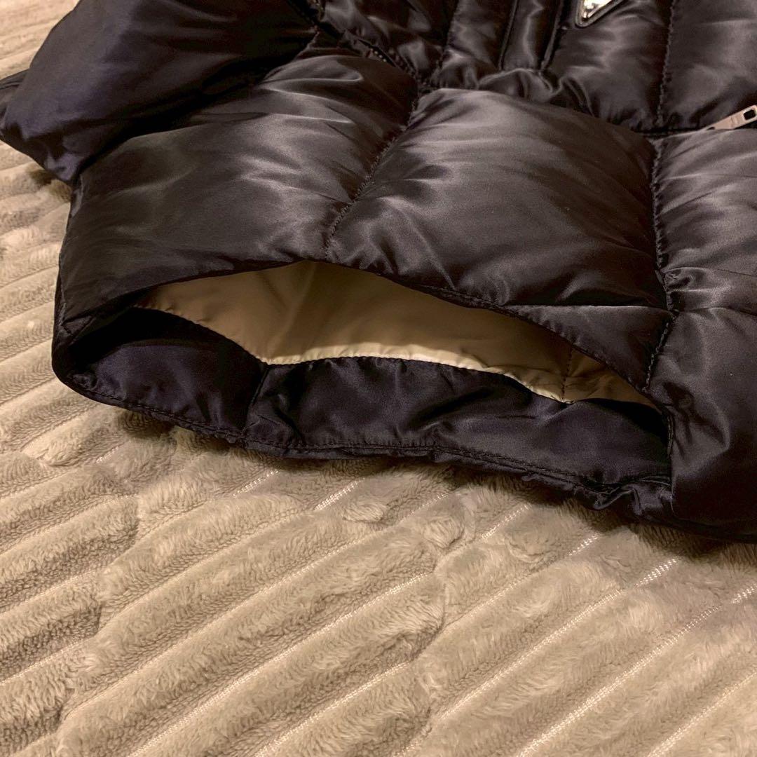 美品 プラダ ダウンベスト 三角ロゴ サフィアーノ トライアングル 40 L 黒