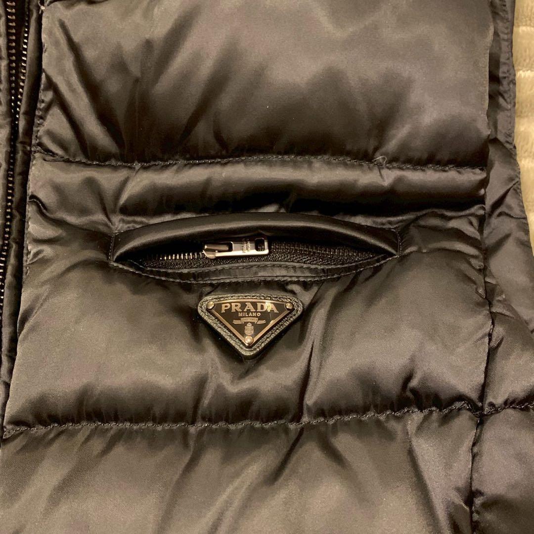 美品 プラダ ダウンベスト 三角ロゴ サフィアーノ トライアングル 40 L 黒