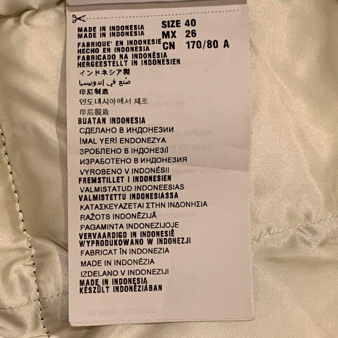 美品 プラダ ダウンベスト 三角ロゴ サフィアーノ トライアングル 40 L 黒