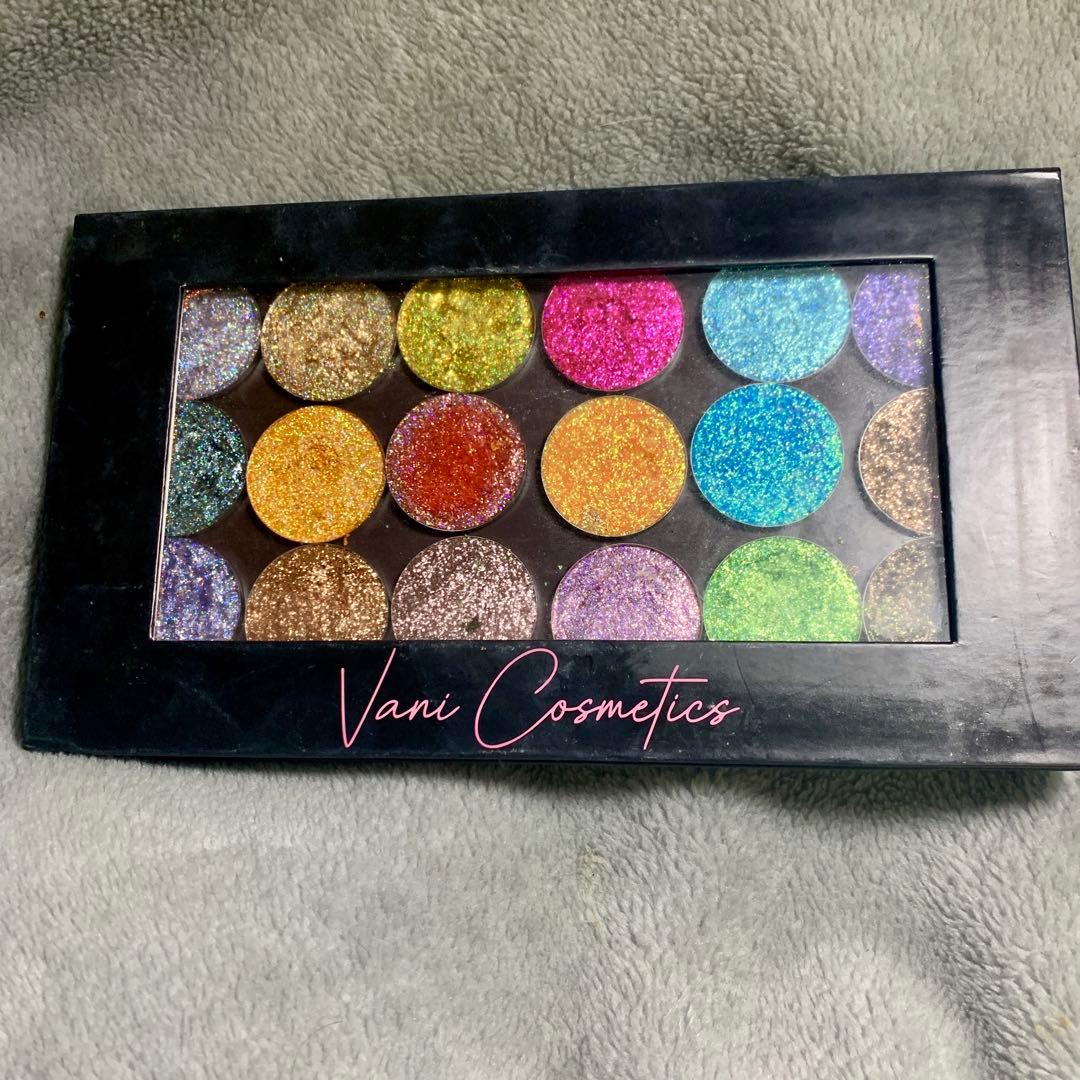 Vani Cosmetics アイシャドウパレット 18色