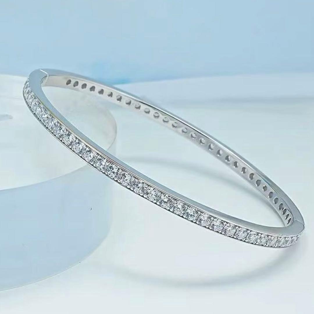 最高級　モアサナイトダイヤ　バングル