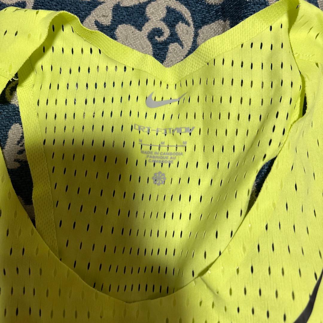 Nike 蛍光イエロー タンクトップ