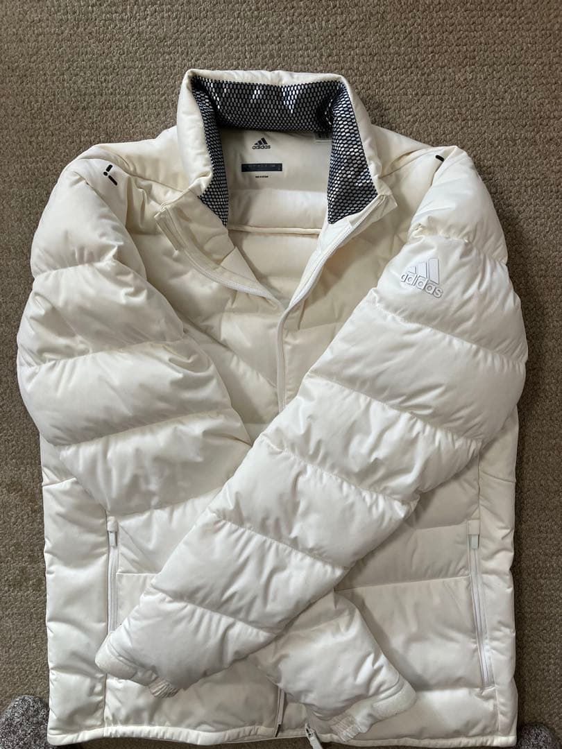 adidas ホワイトダウンジャケット