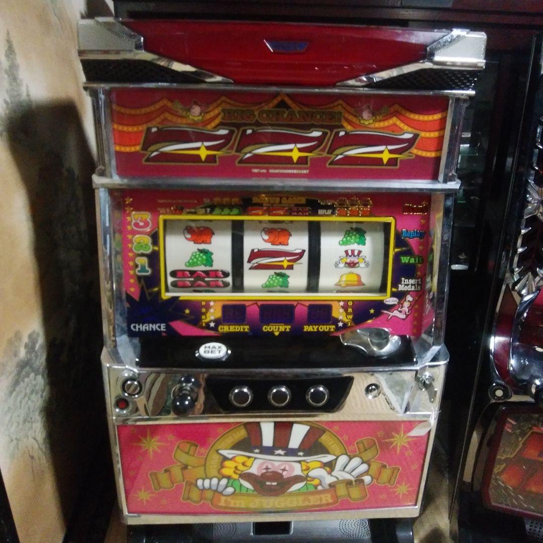 スロットマシン 赤 銀 3リール キャラクター付き