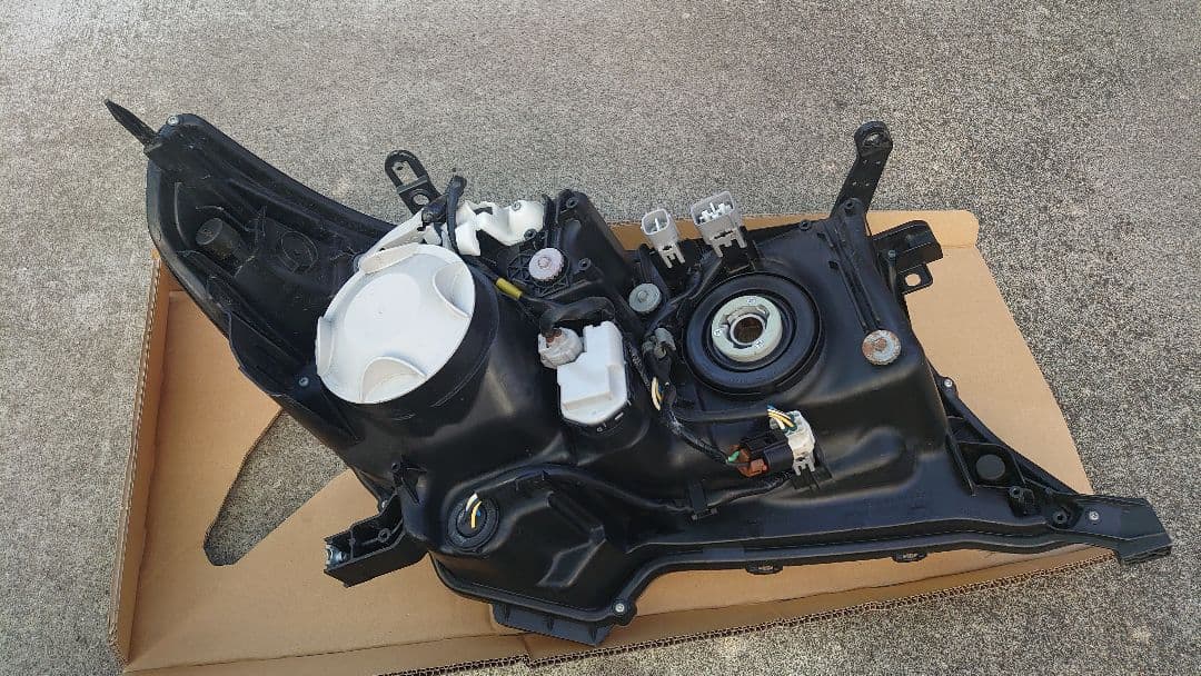 ランドクルーザー 200系 ヘッドライト ユニット　左