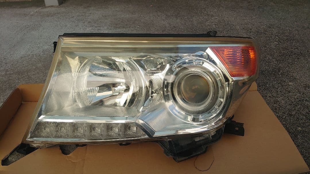 ランドクルーザー 200系 ヘッドライト ユニット　左