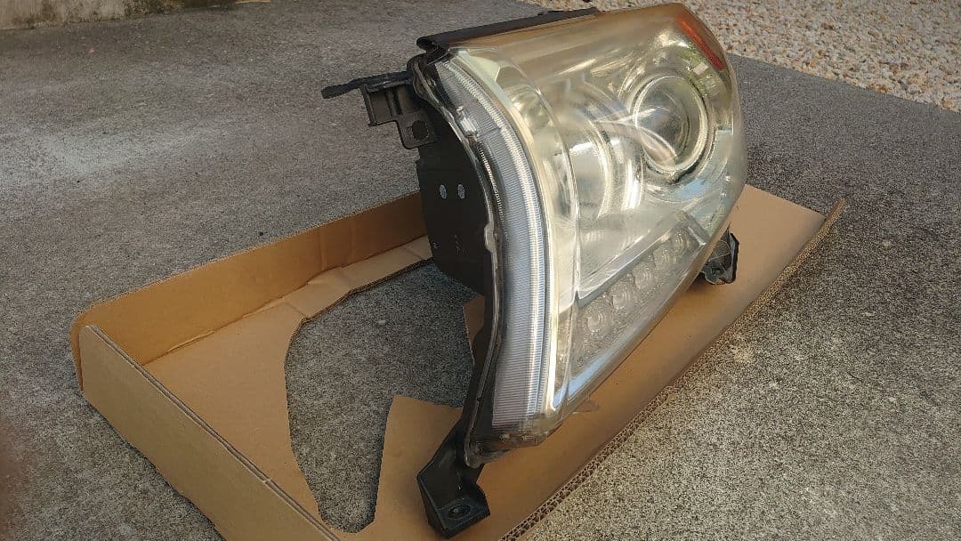 ランドクルーザー 200系 ヘッドライト ユニット　左