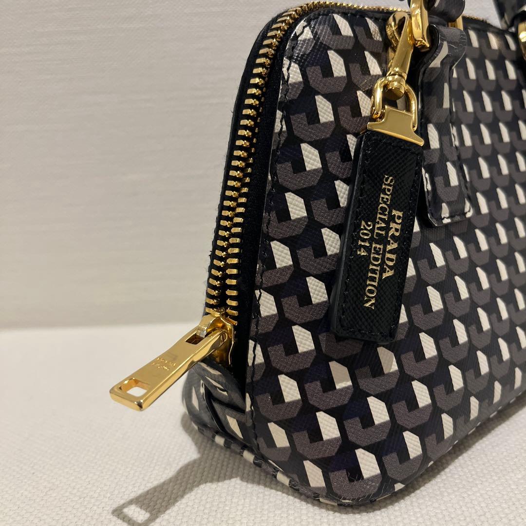 PRADA／プラダ　MINI SAFFIANO ミニサフィアーノ