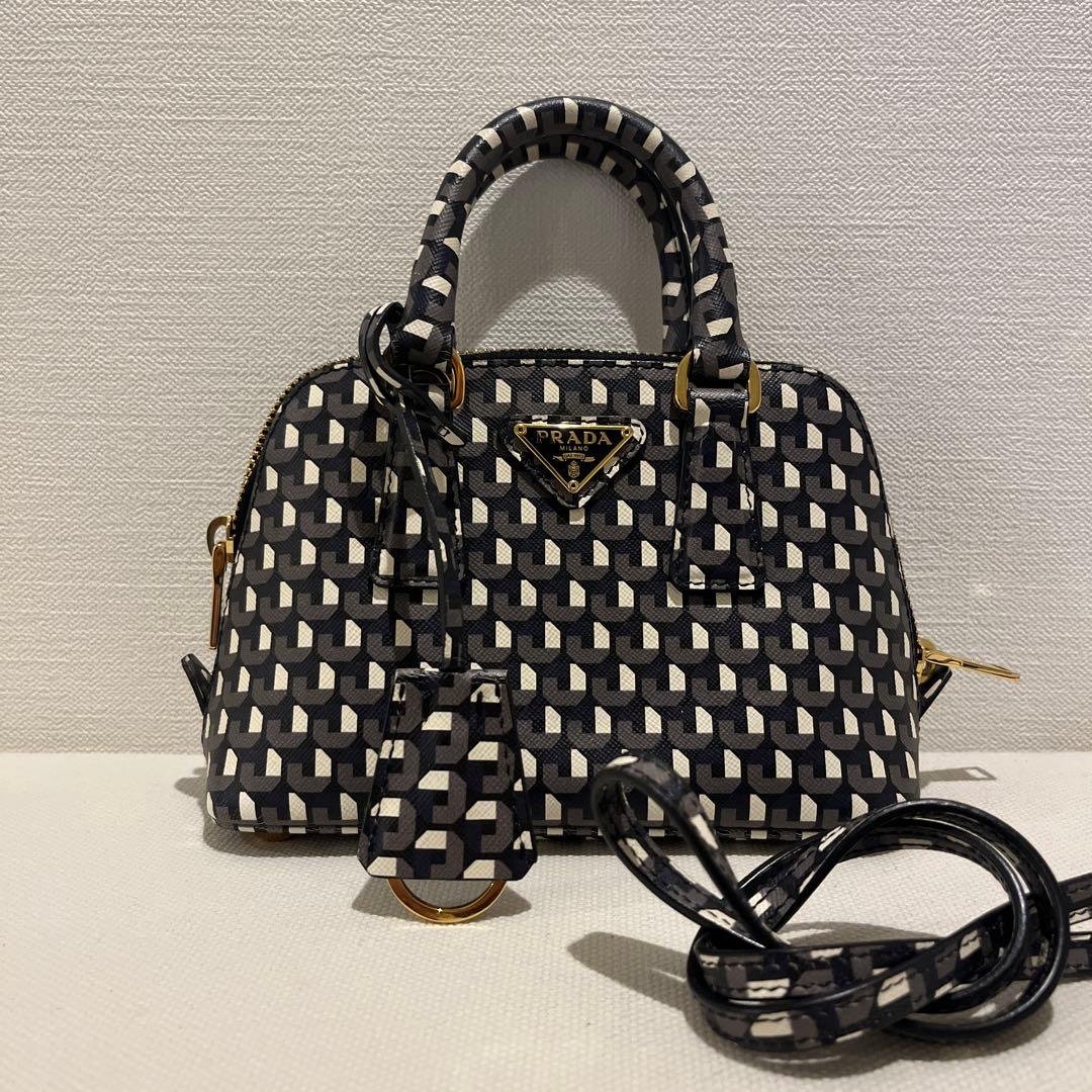 PRADA／プラダ　MINI SAFFIANO ミニサフィアーノ