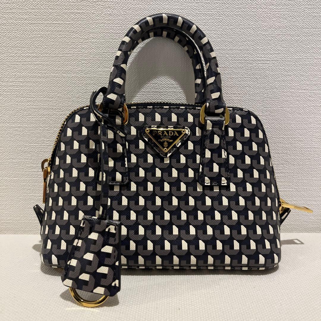PRADA／プラダ　MINI SAFFIANO ミニサフィアーノ