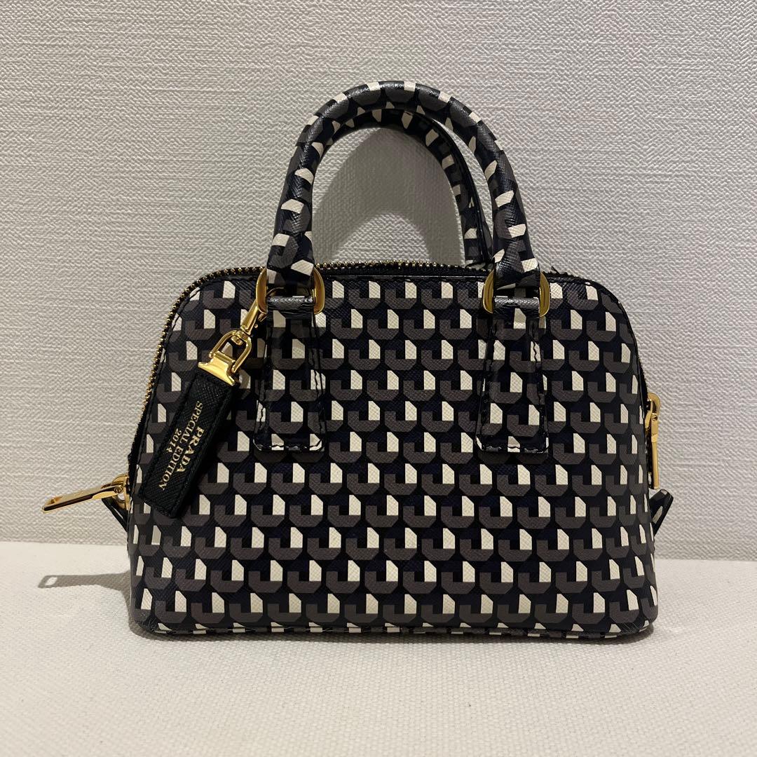 PRADA／プラダ　MINI SAFFIANO ミニサフィアーノ